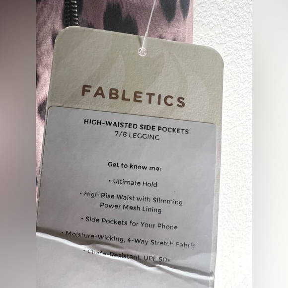 Fabletics High Waisted Side Pockets 7/8 Leggings - Picture 12 of 12